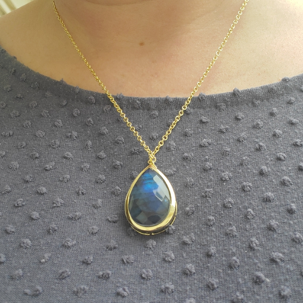 Elegant Gold and Blue Teardrop Doublet Pendedant